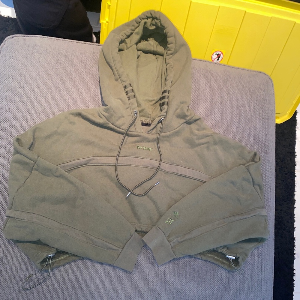 Ivy park x Peloton Pullover olive green cropped hoodie